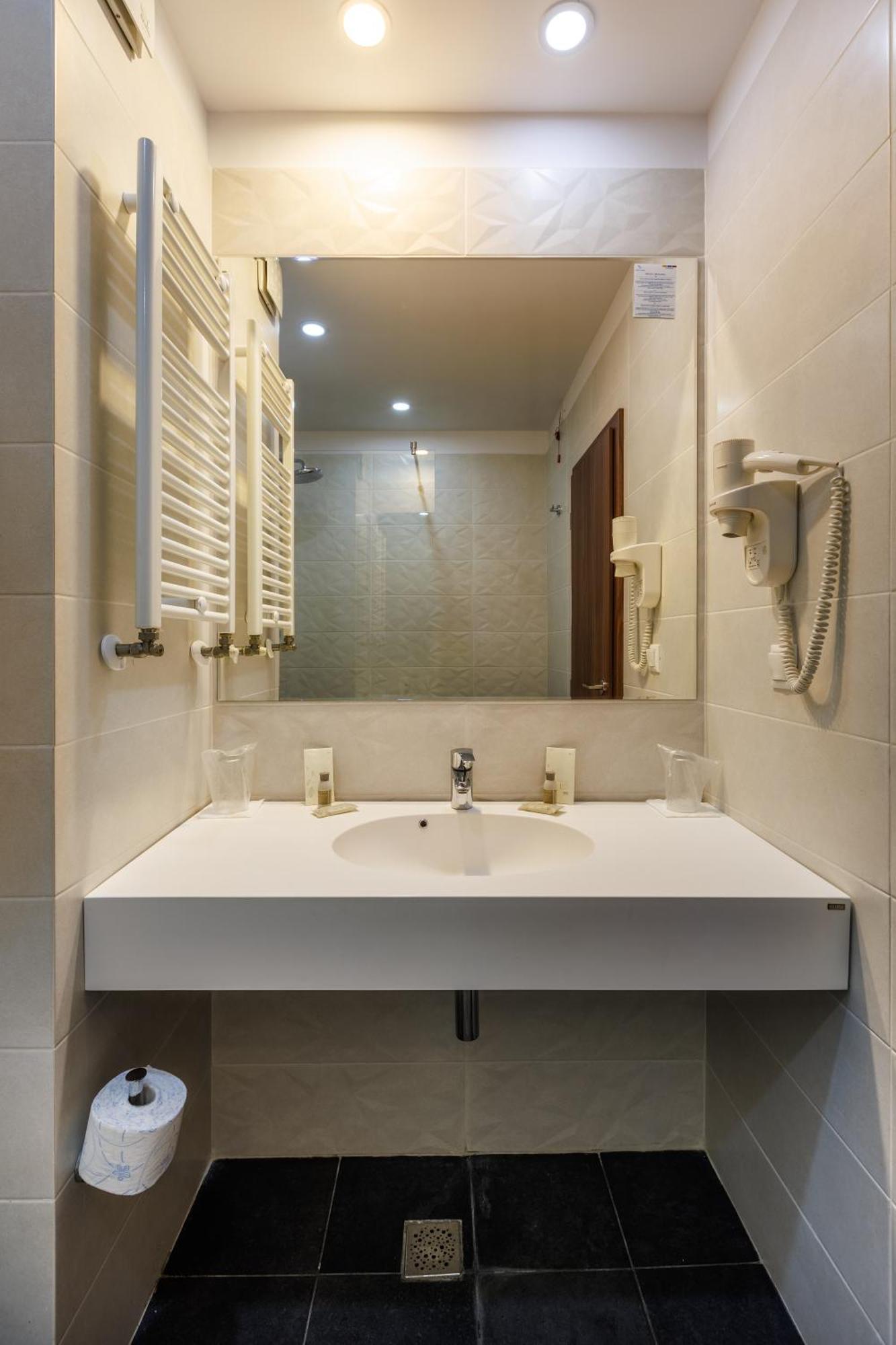 מאמאיה Hotel Comandor מראה חיצוני תמונה