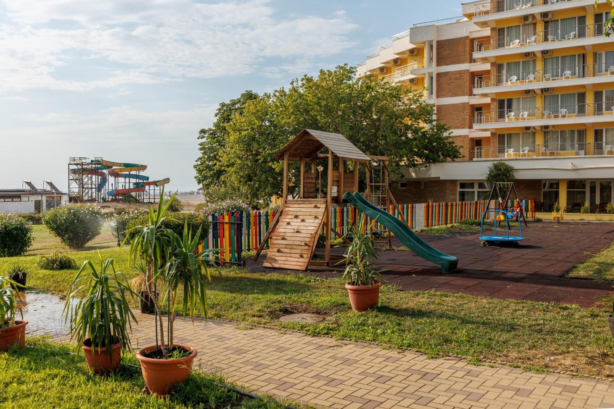 מאמאיה Hotel Comandor מראה חיצוני תמונה